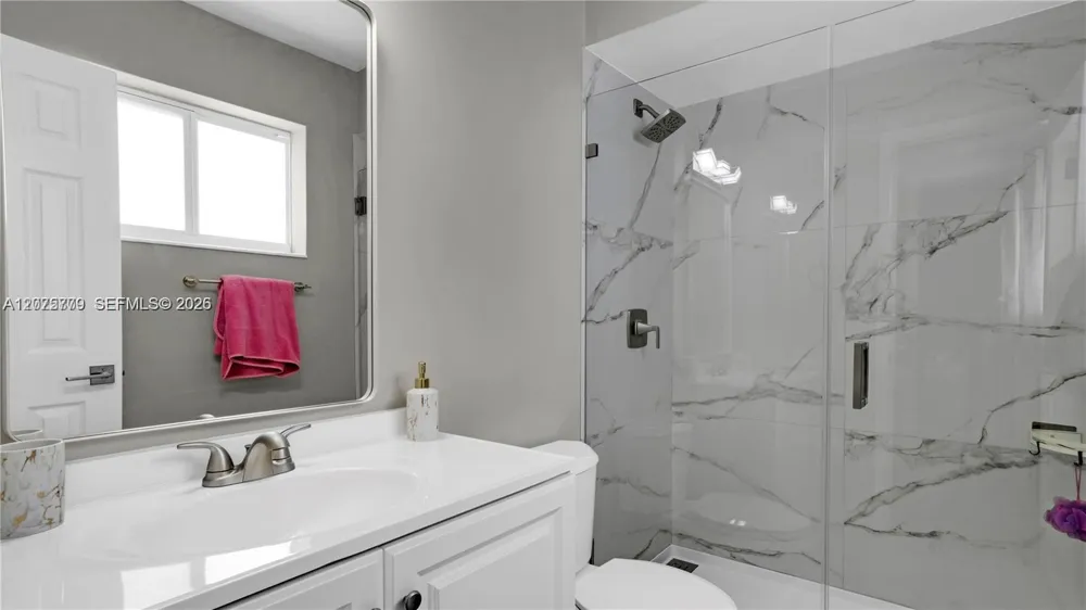 7025 W 3rd Ct Hialeah, FL 33014