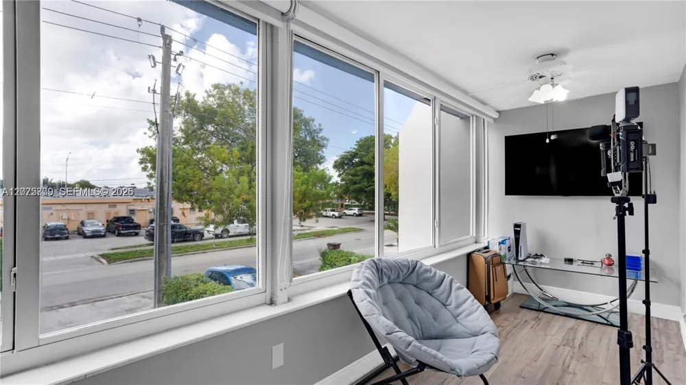 7025 W 3rd Ct Hialeah, FL 33014
