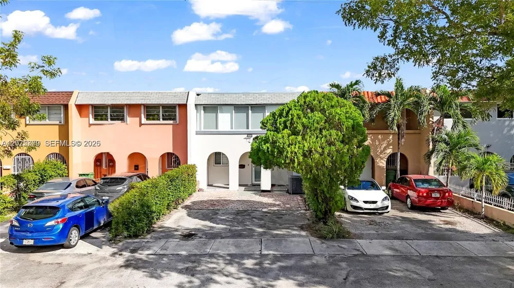 7025 W 3rd Ct Hialeah, FL 33014