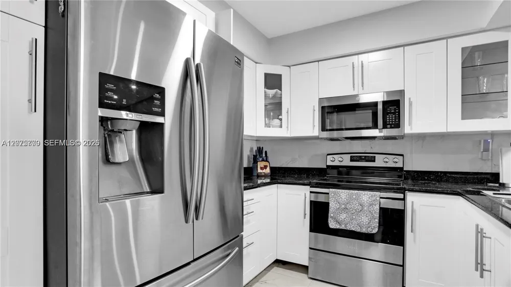 7025 W 3rd Ct Hialeah, FL 33014