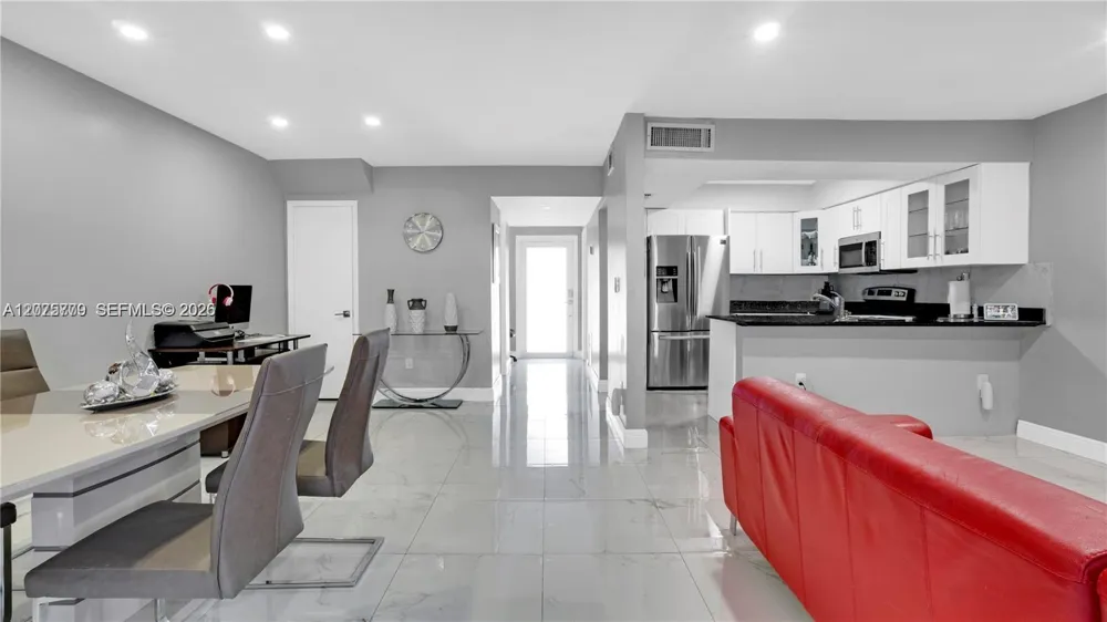 7025 W 3rd Ct Hialeah, FL 33014