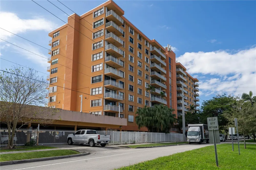 2450 NE 135th St #206 North Miami, FL 33181