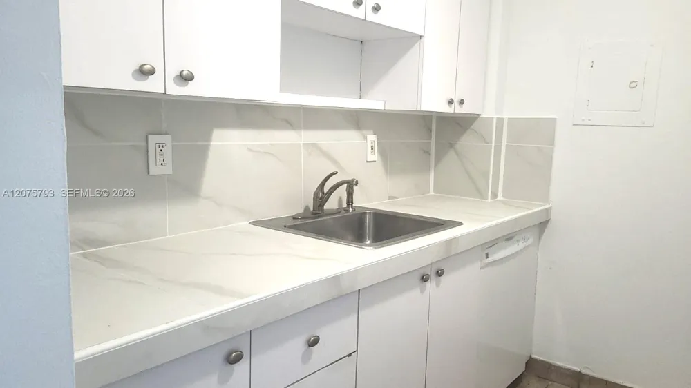 2450 NE 135th St #206 North Miami, FL 33181