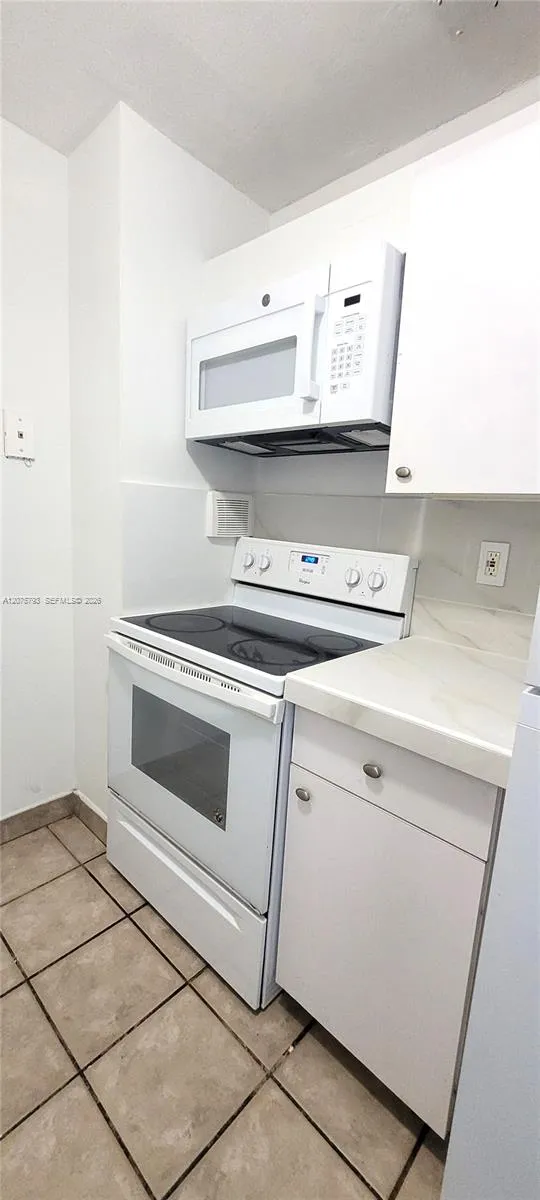 2450 NE 135th St #206 North Miami, FL 33181