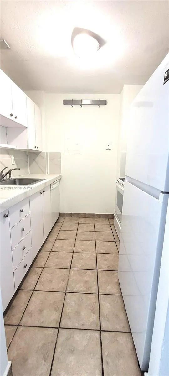 2450 NE 135th St #206 North Miami, FL 33181