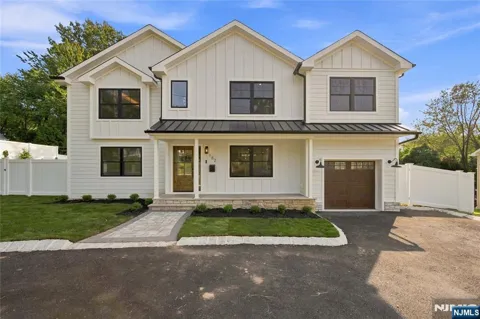 182 W Grand Avenue