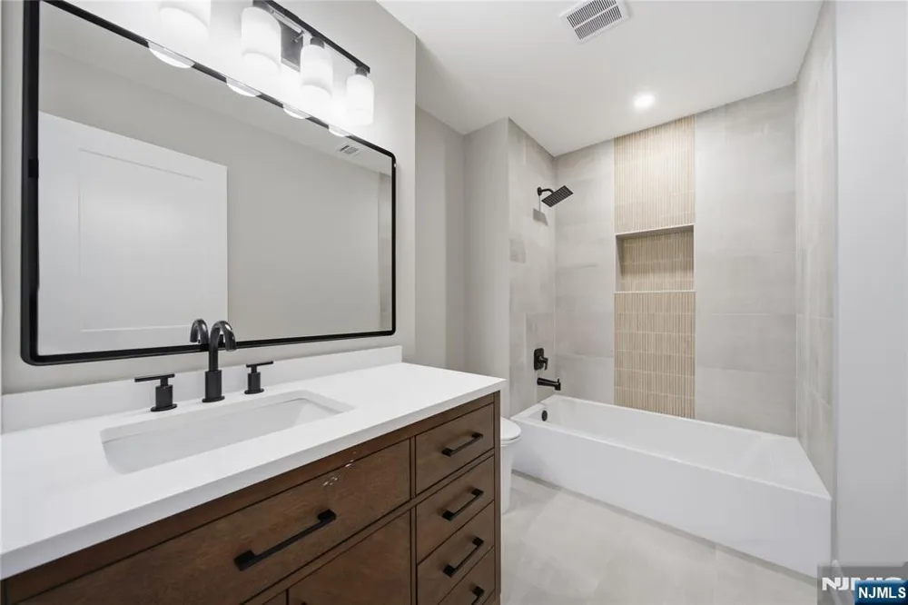 182 W Grand Avenue Park Ridge, NJ 07656