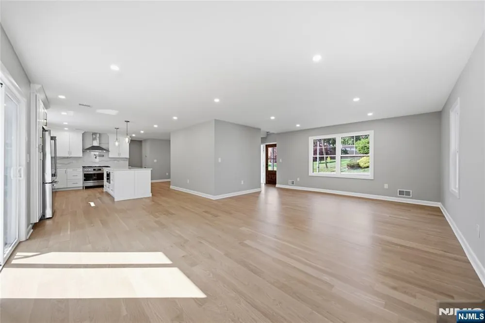 182 W Grand Avenue Park Ridge, NJ 07656