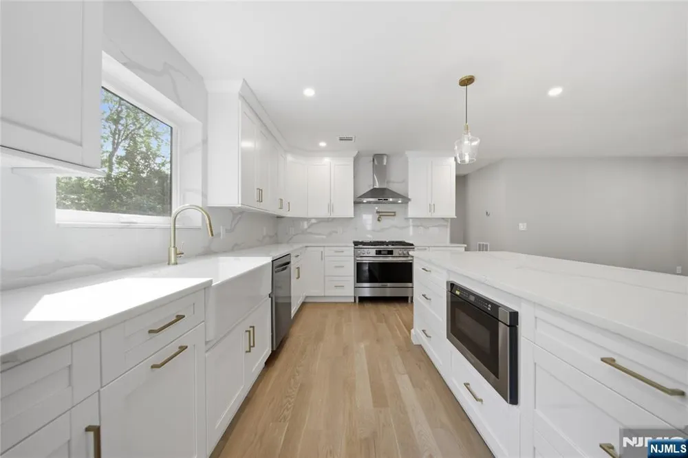 182 W Grand Avenue Park Ridge, NJ 07656