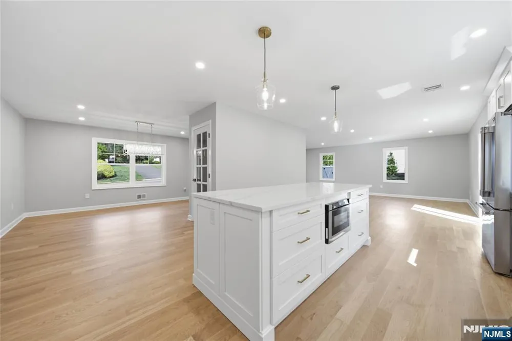 182 W Grand Avenue Park Ridge, NJ 07656