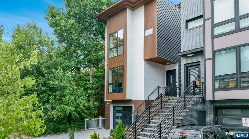 21 Highland Avenue 1 Jersey City, NJ 07306