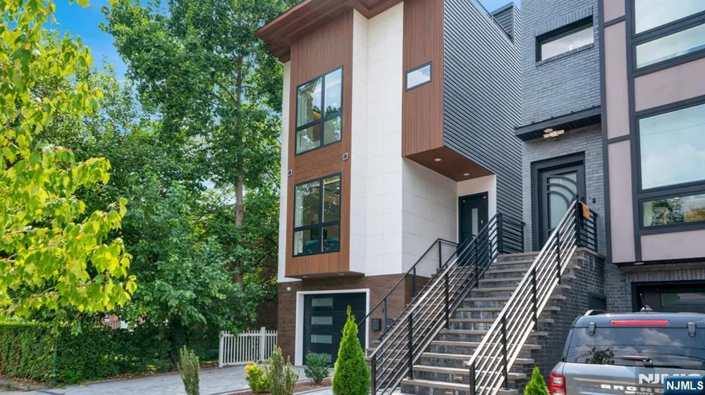 21 Highland Avenue 1 Jersey City, NJ 07306