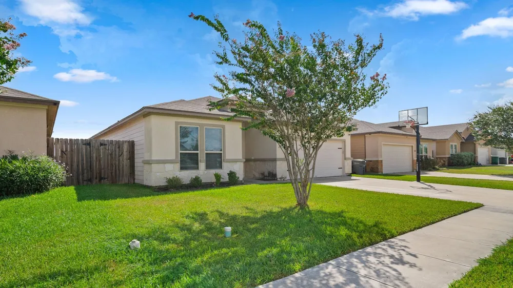 121 Alydar Drive Victoria, TX 77901