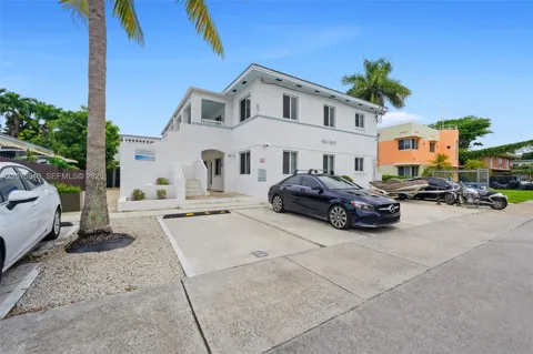 550 NE 82nd Ter #4