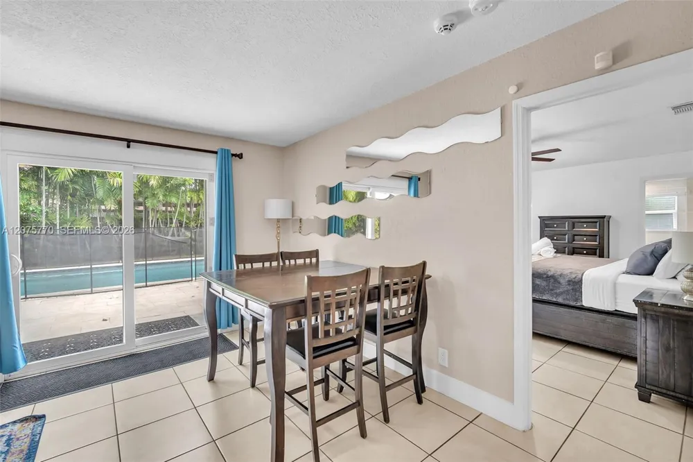 907 NE 5th St Hallandale Beach, FL 33009