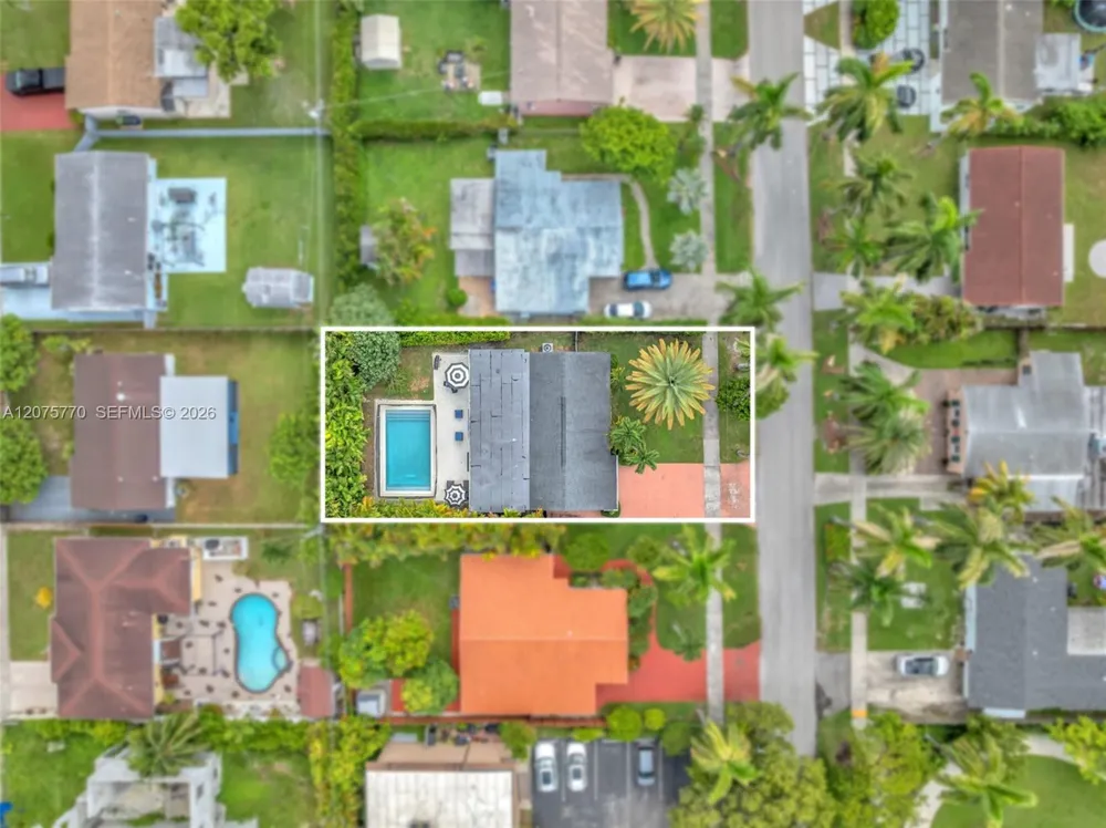907 NE 5th St Hallandale Beach, FL 33009