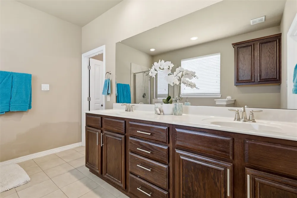 4908 Lake Park Drive Sanger, TX 76266