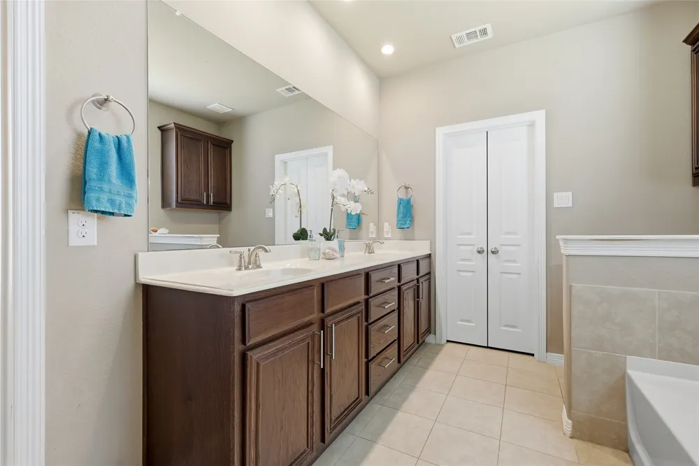 4908 Lake Park Drive Sanger, TX 76266