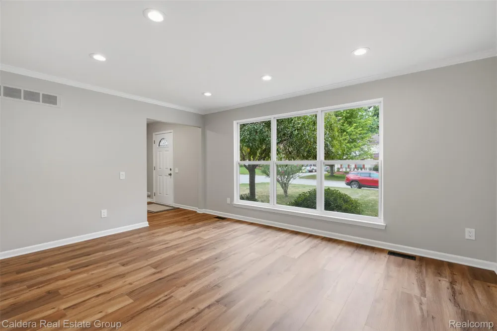 1753 Dawncrest Drive West Bloomfield Charter Township, MI 48324