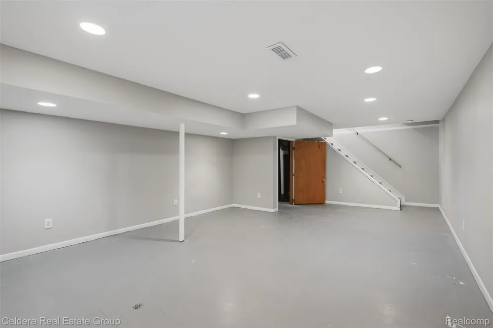 1753 Dawncrest Drive West Bloomfield Charter Township, MI 48324