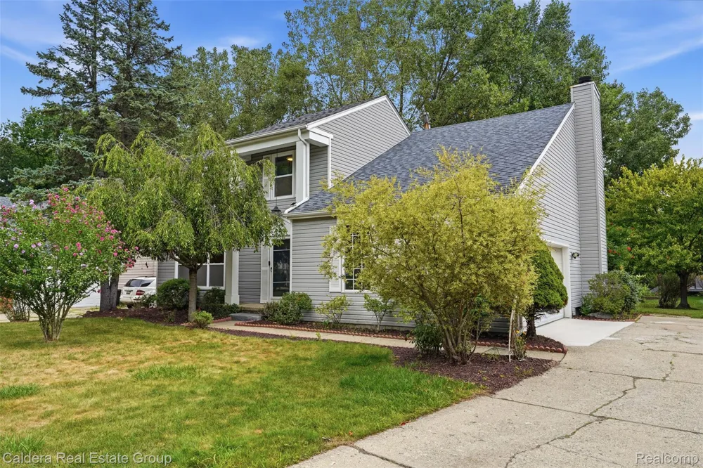 1753 Dawncrest Drive West Bloomfield Charter Township, MI 48324