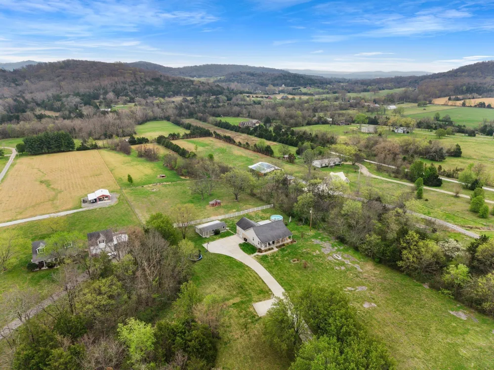 15541 Cainsville Rd Milton, TN 37118