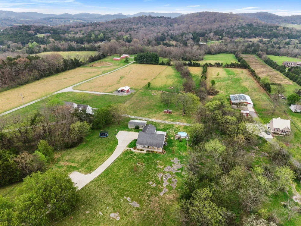15541 Cainsville Rd Milton, TN 37118