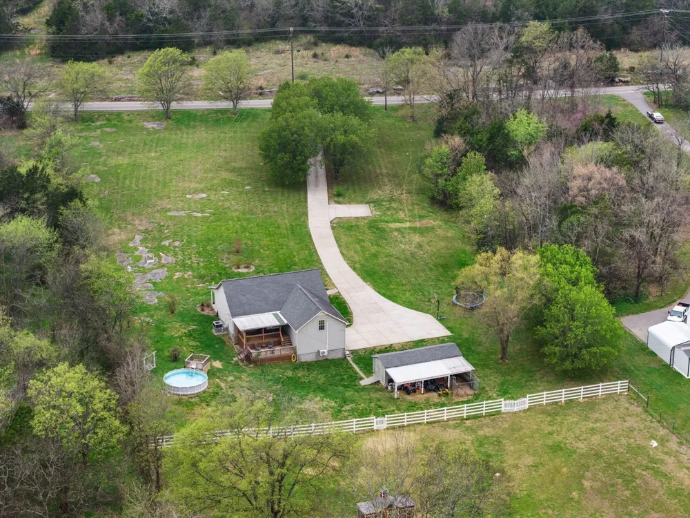 15541 Cainsville Rd Milton, TN 37118