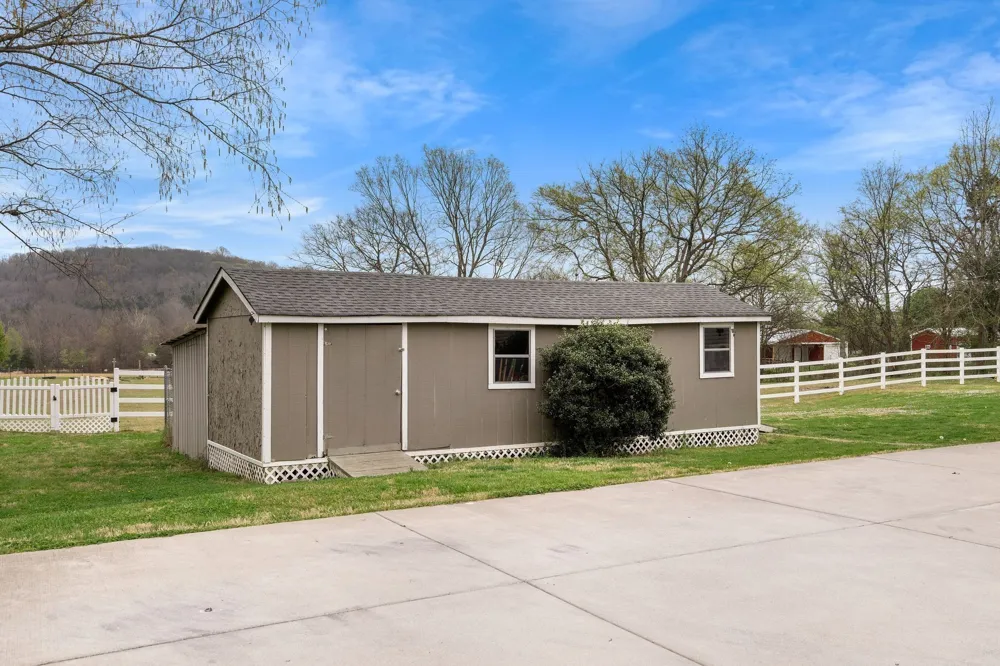 15541 Cainsville Rd Milton, TN 37118