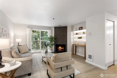 975 Aberdeen Avenue NE #F303