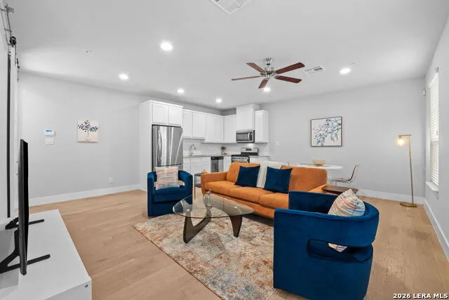 107 CLAREMONT AVE San Antonio, TX 78209