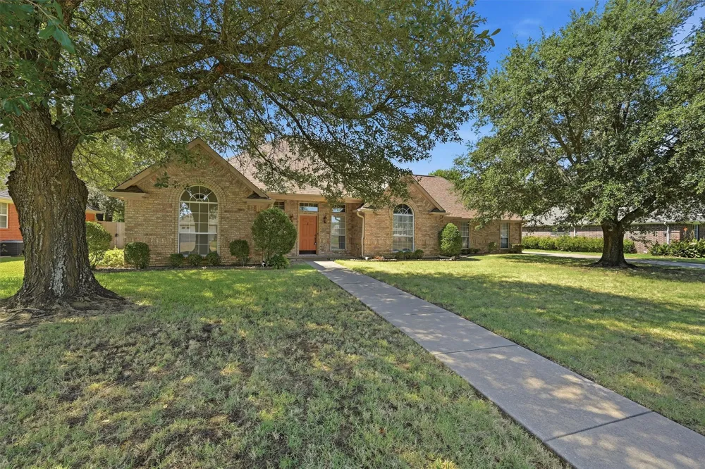 2416 Jolinda Lane Whitesboro, TX 76273