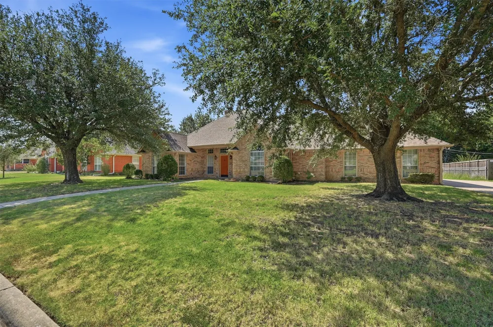 2416 Jolinda Lane Whitesboro, TX 76273