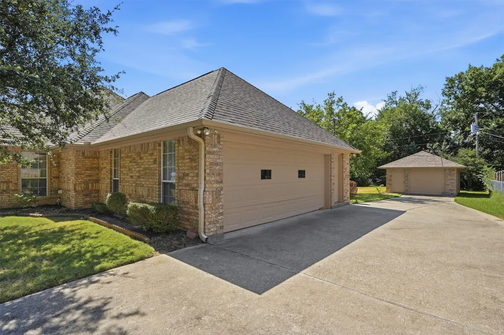2416 Jolinda Lane Whitesboro, TX 76273