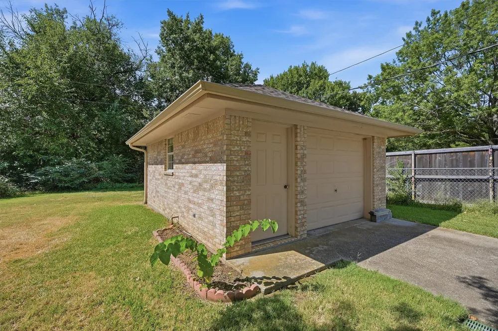 2416 Jolinda Lane Whitesboro, TX 76273