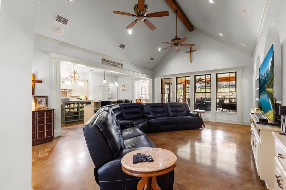304 County Road 2311 Mineola, TX 75773