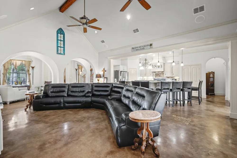 304 County Road 2311 Mineola, TX 75773