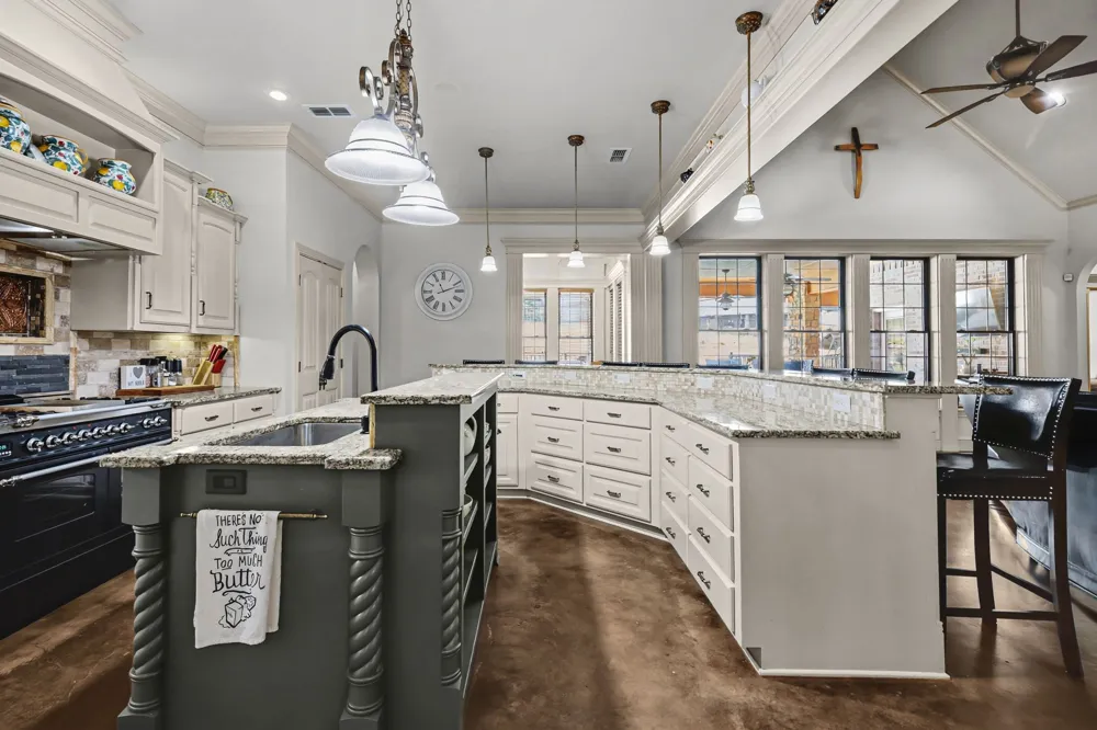 304 County Road 2311 Mineola, TX 75773