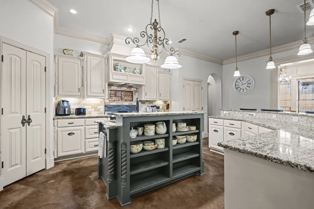 304 County Road 2311 Mineola, TX 75773