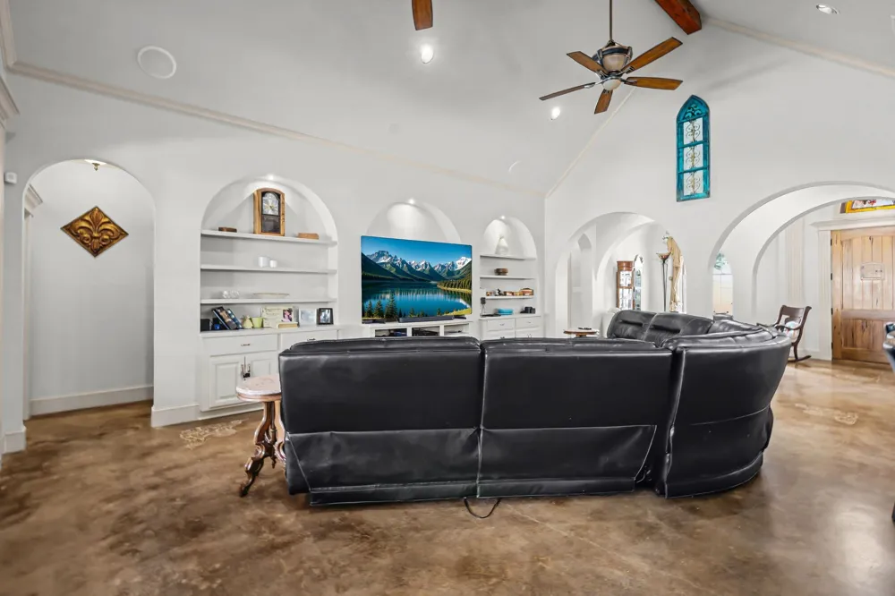 304 County Road 2311 Mineola, TX 75773
