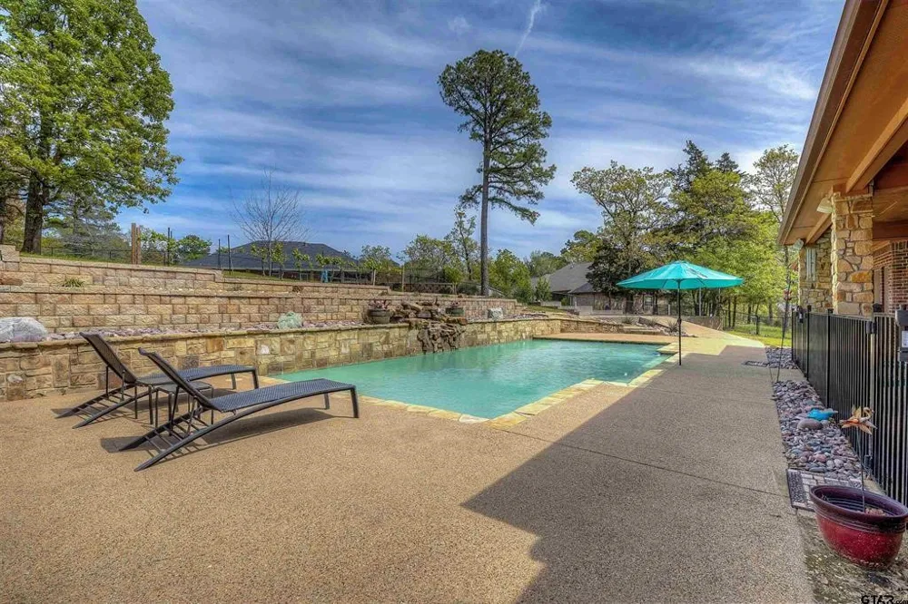 304 County Road 2311 Mineola, TX 75773