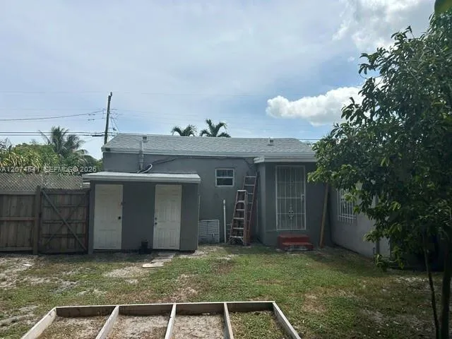 863 NW 113th St Miami, FL 33168