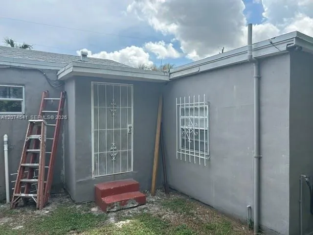 863 NW 113th St Miami, FL 33168