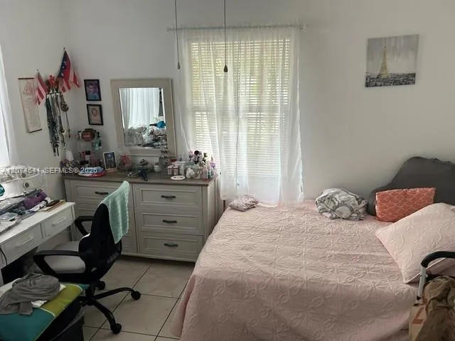 863 NW 113th St Miami, FL 33168