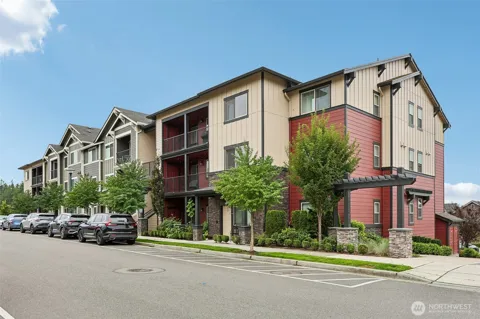 921 Westridge Way NE #304