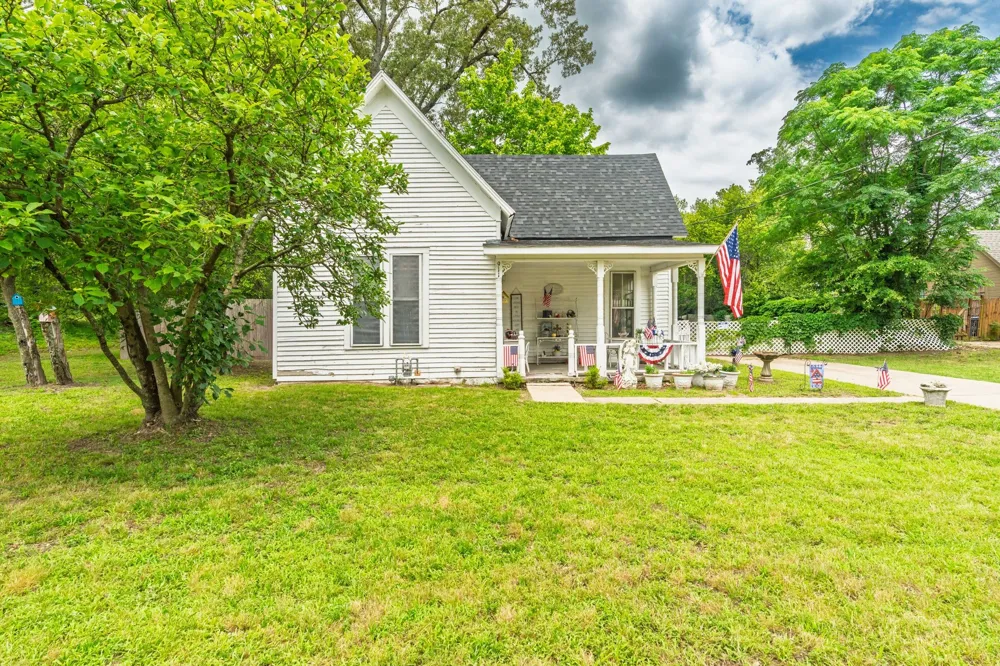 911 Main Street Winnsboro, TX 75494