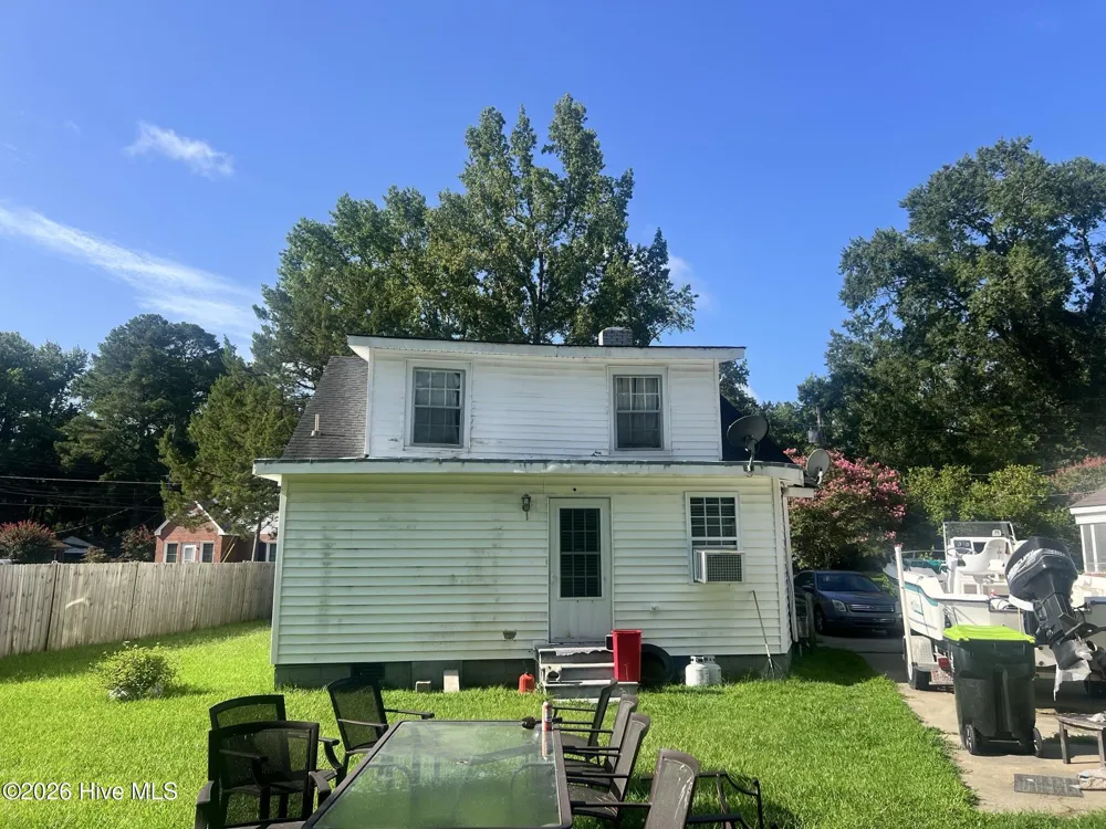 4340 W Perry Street Farmville, NC 27828