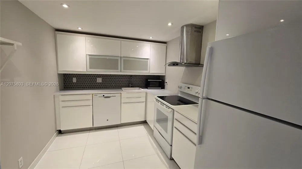 2500 Parkview Dr #2317 Hallandale Beach, FL 33009