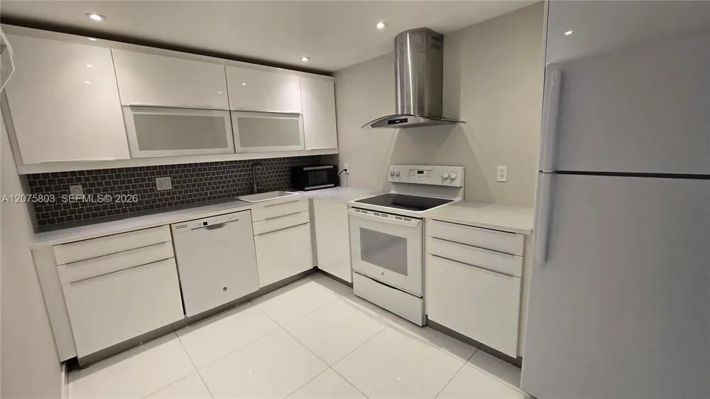 2500 Parkview Dr #2317 Hallandale Beach, FL 33009