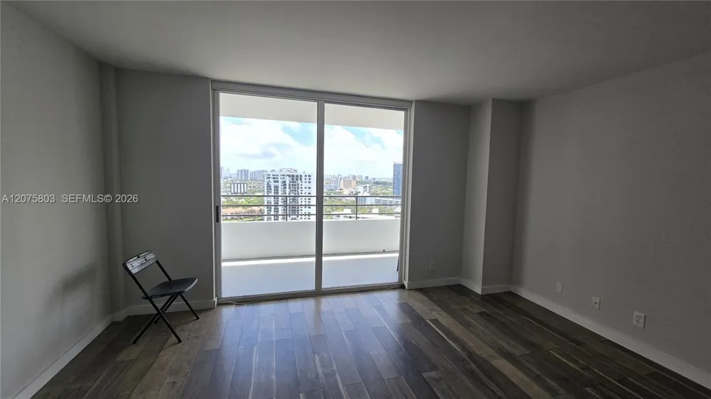 2500 Parkview Dr #2317 Hallandale Beach, FL 33009